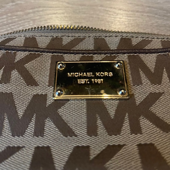 Michael Kors Cosmetic Bag - Picture 3 of 16